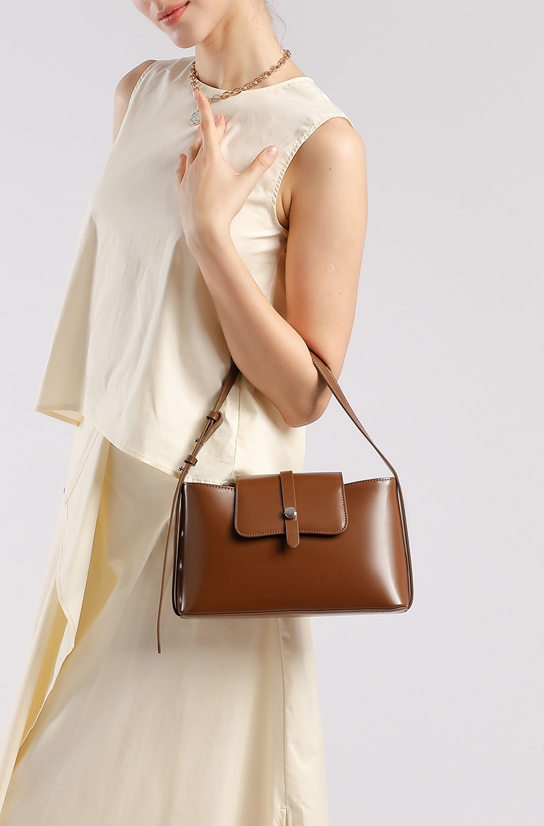 光沢感の肩掛けバッグ|牛革ショルダーバッグ
