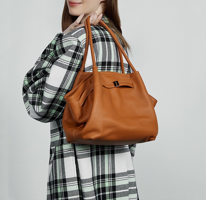 大人の上質レザートートバッグ