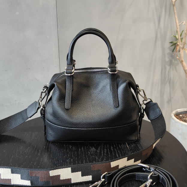 シンプルながらも高級感が牛革ボストンバッグ|5色