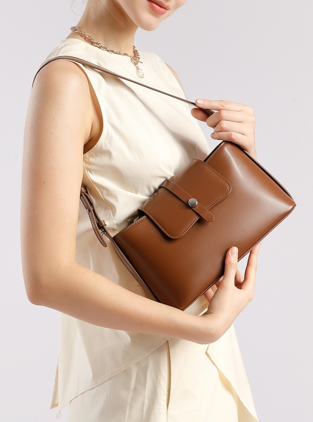 光沢感の肩掛けバッグ|牛革ショルダーバッグ