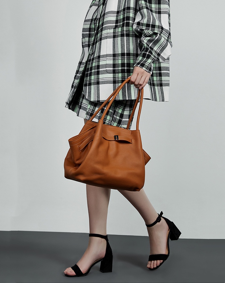 大人の上質レザートートバッグ