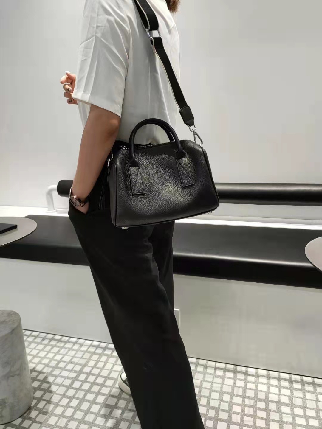 厳選された牛革ボストンバッグ