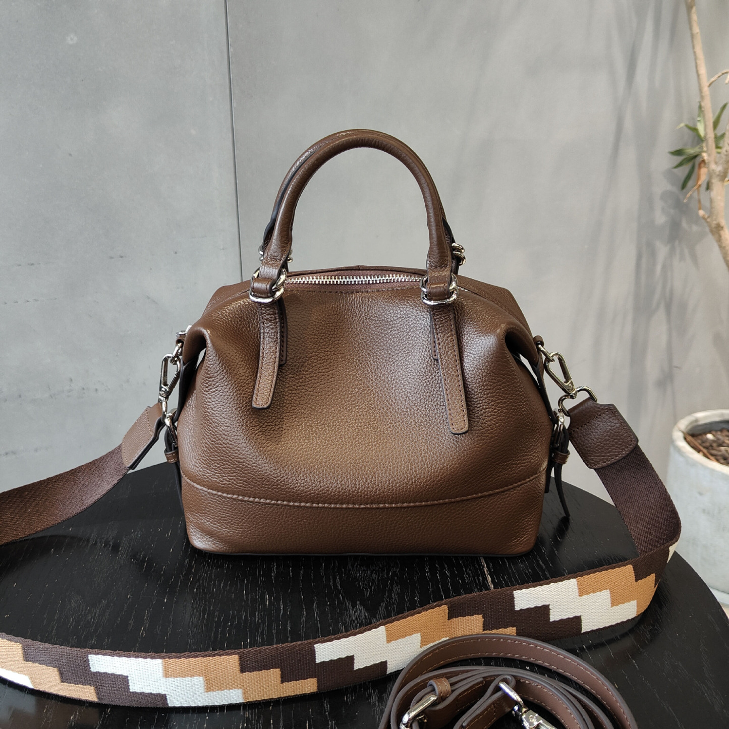 シンプルながらも高級感が牛革ボストンバッグ|5色