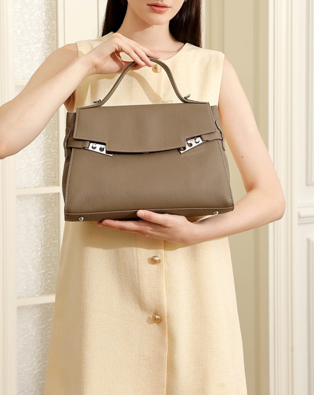 上質なシボ革トートバッグ