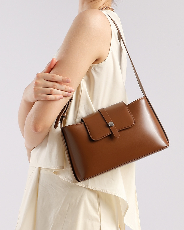 光沢感の肩掛けバッグ|牛革ショルダーバッグ