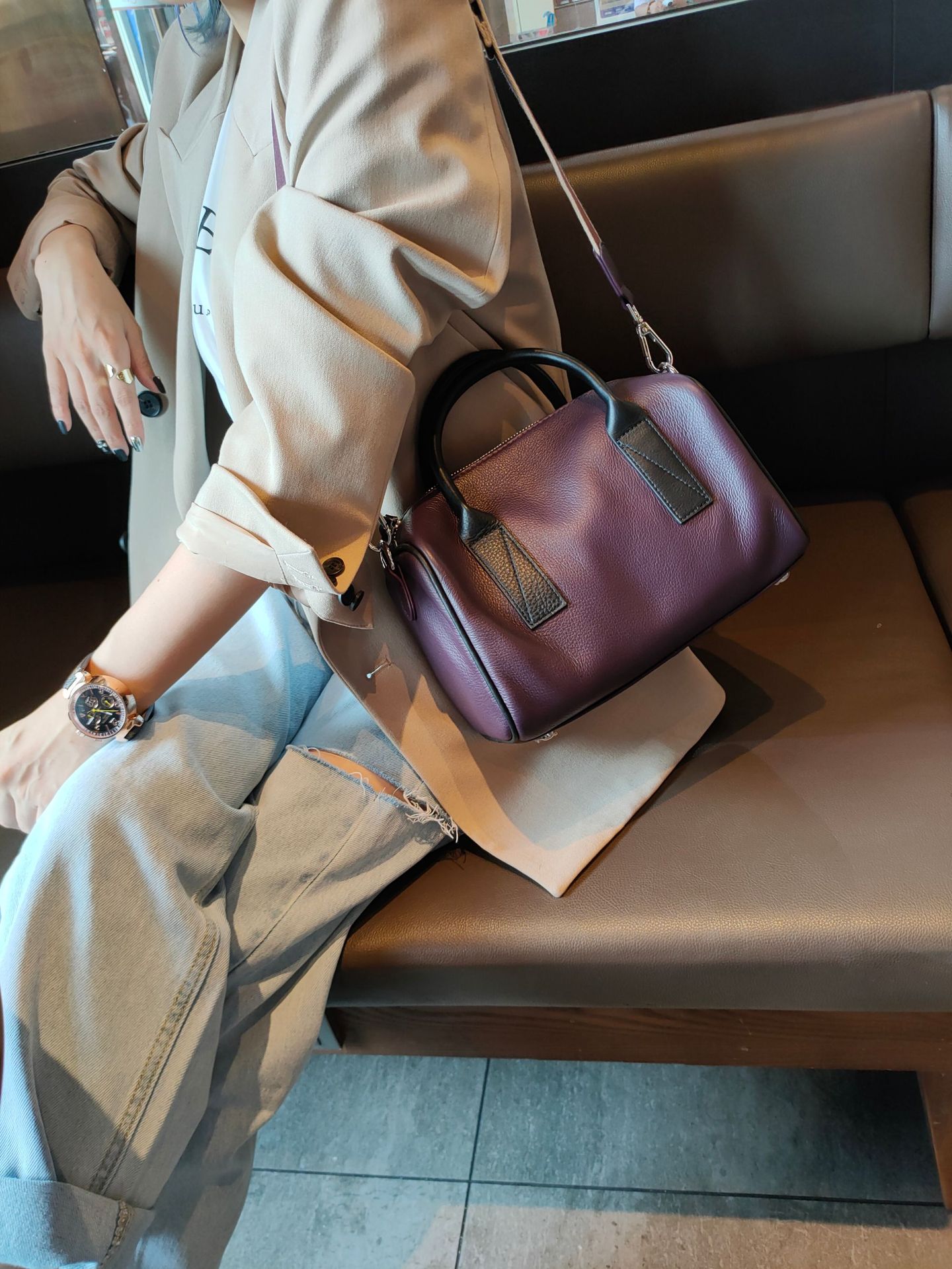 厳選された牛革ボストンバッグ