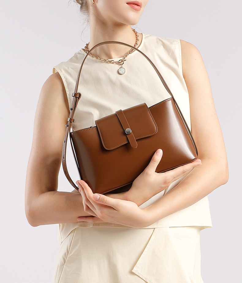 光沢感の肩掛けバッグ|牛革ショルダーバッグ