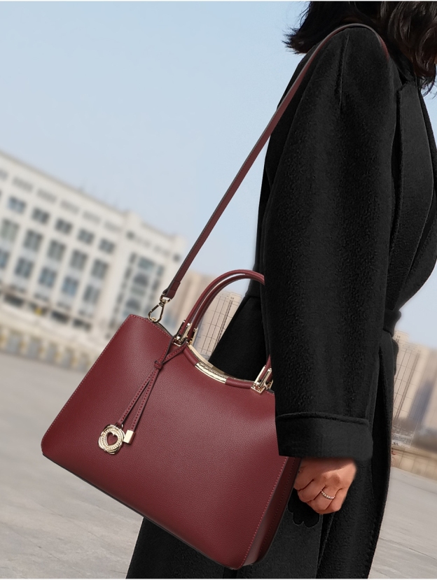 贅沢で高級感牛革トートバッグ