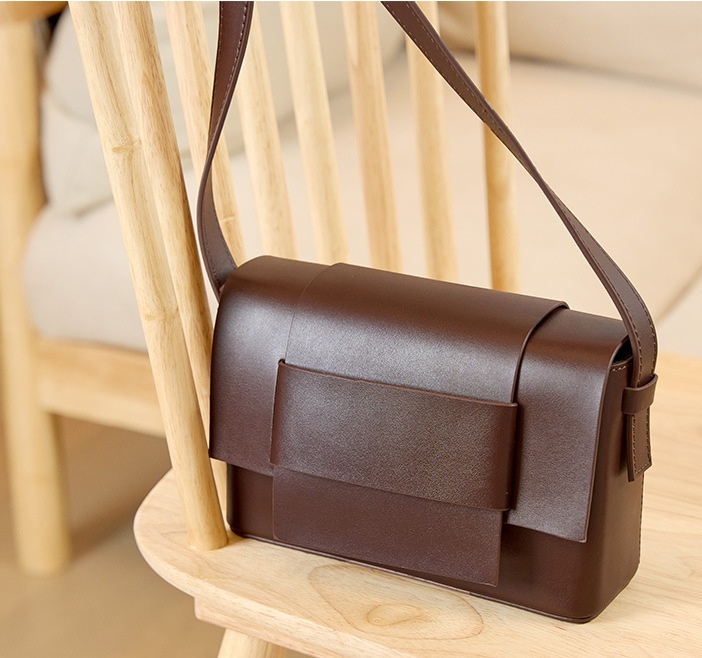 フラップ式 ミニショルダーバッグ |本革斜めがけバッグ