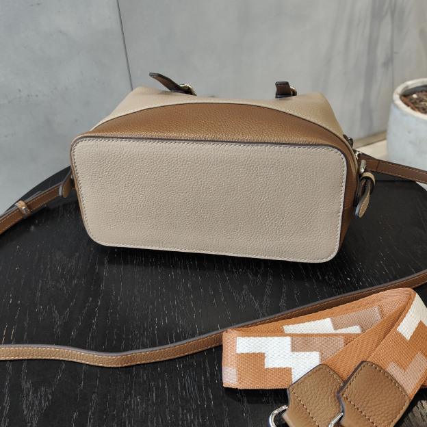 シンプルながらも高級感が牛革ボストンバッグ|5色