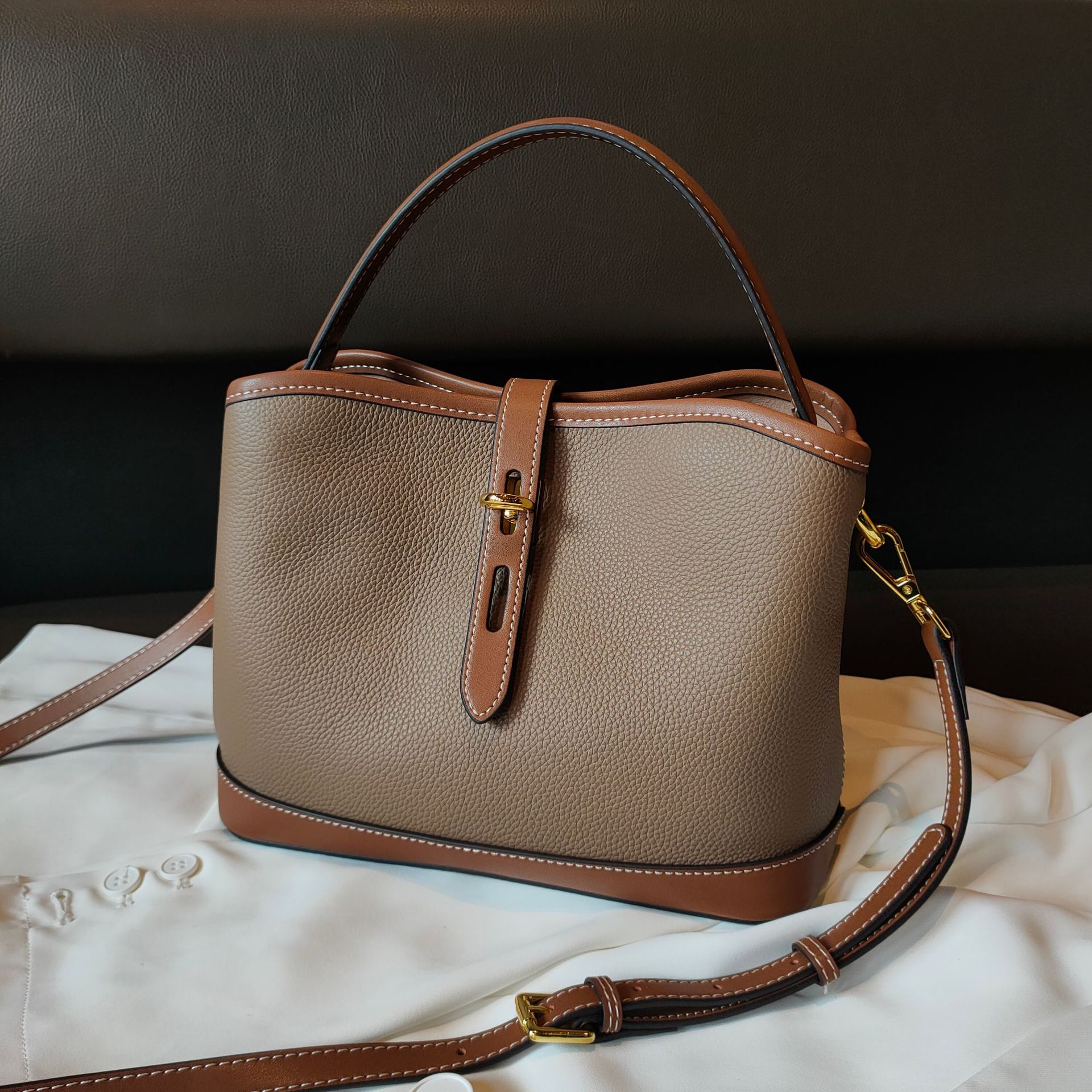 贅沢で高級感が本革ショルダーバッグ