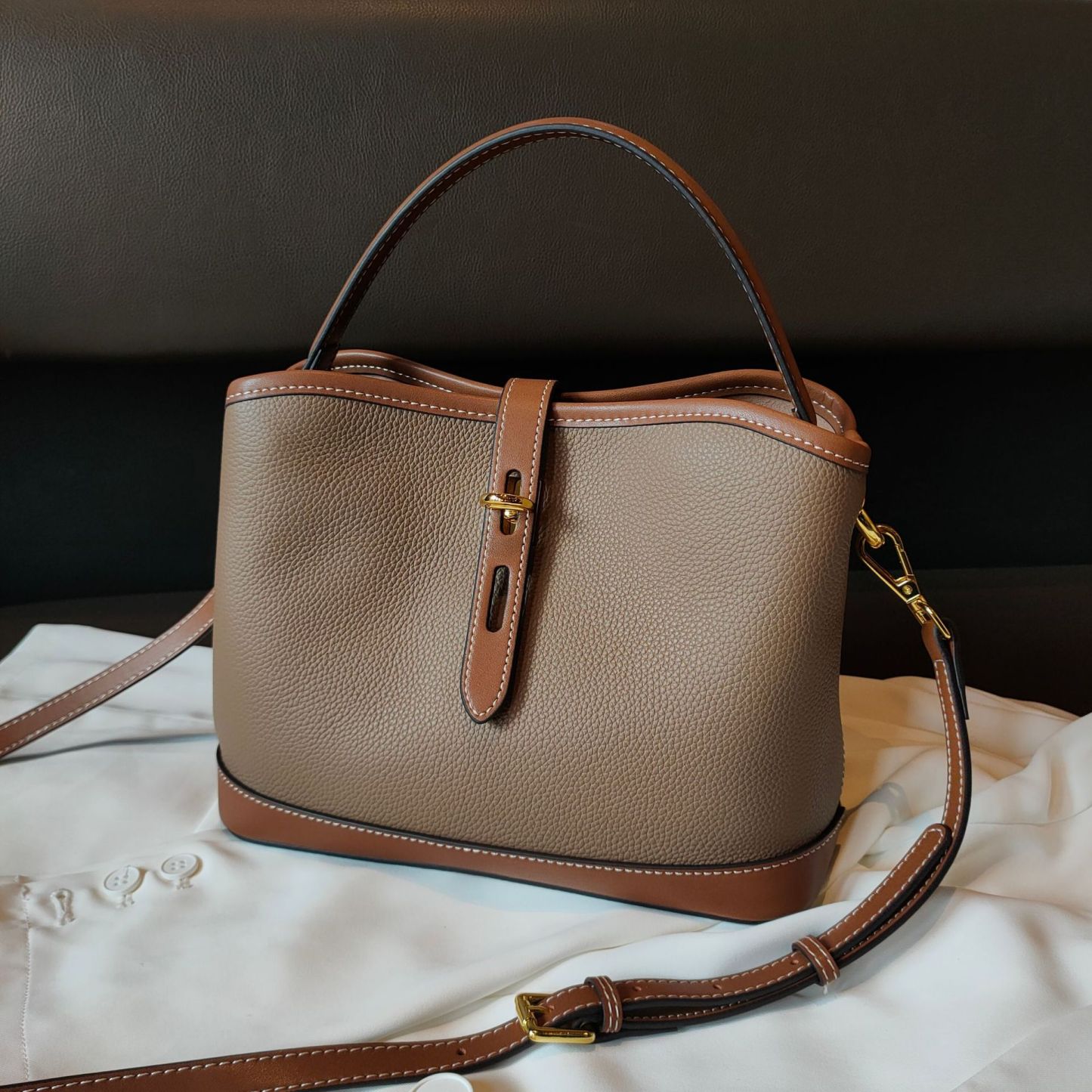 贅沢で高級感が本革ショルダーバッグ