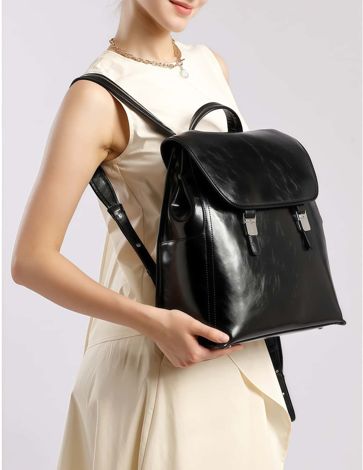 英国調の雰囲気の本革リュック|レトロモダンなスクエアリュック