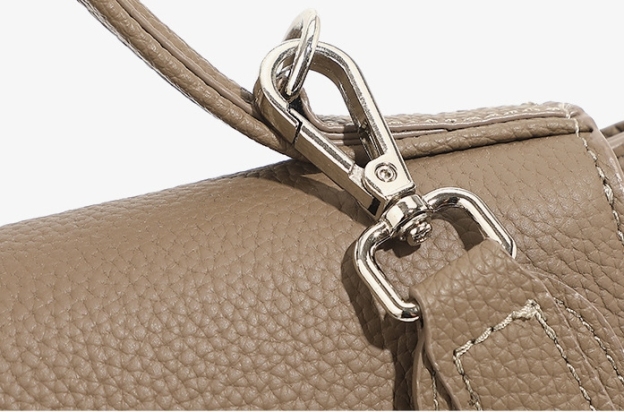 上質なシボ革トートバッグ