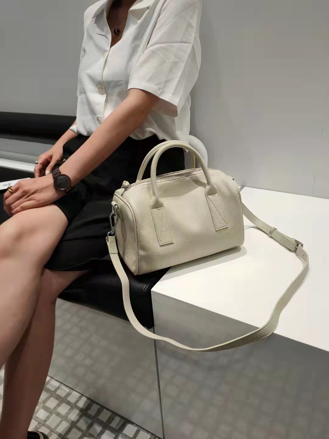 厳選された牛革ボストンバッグ