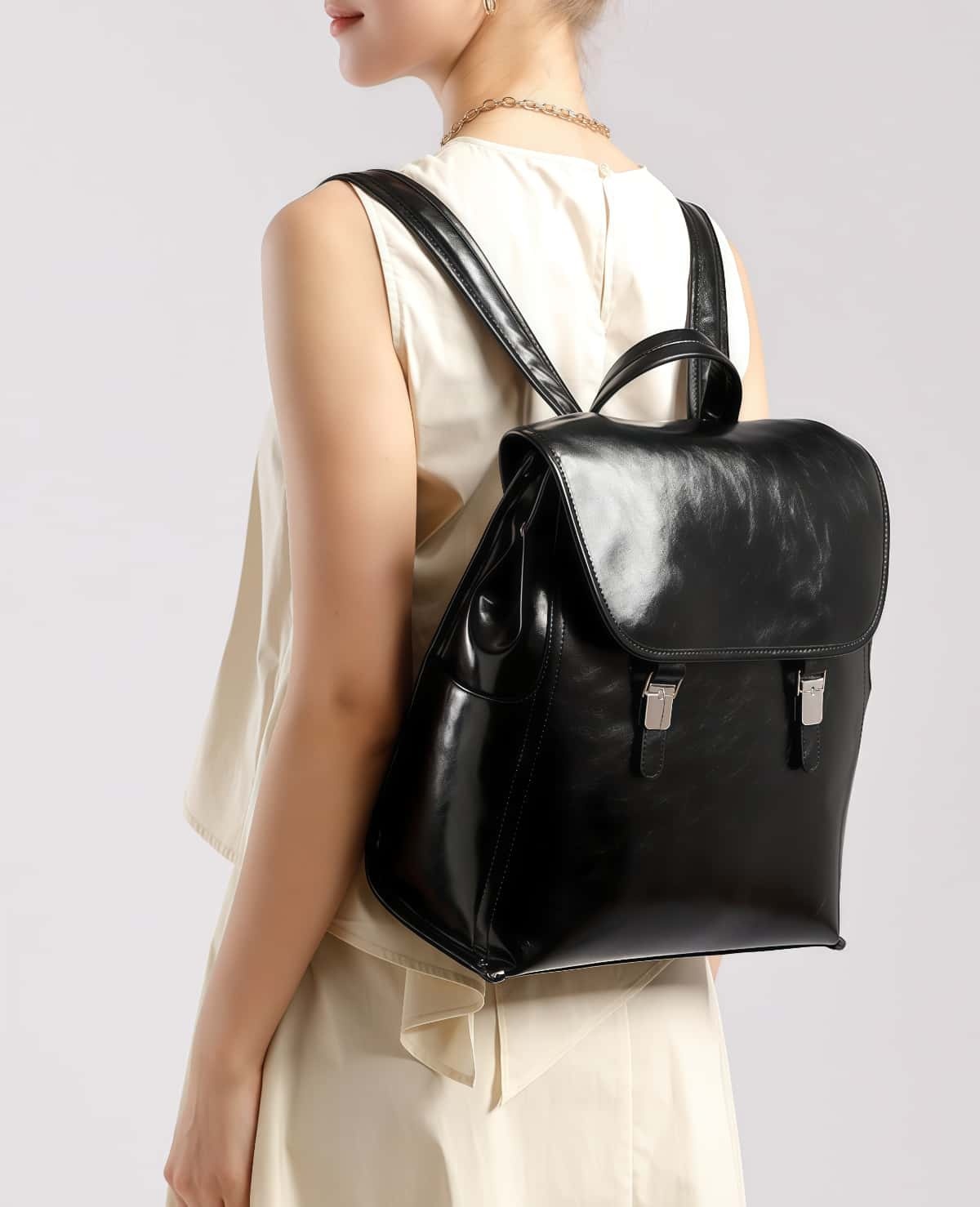 英国調の雰囲気の本革リュック|レトロモダンなスクエアリュック