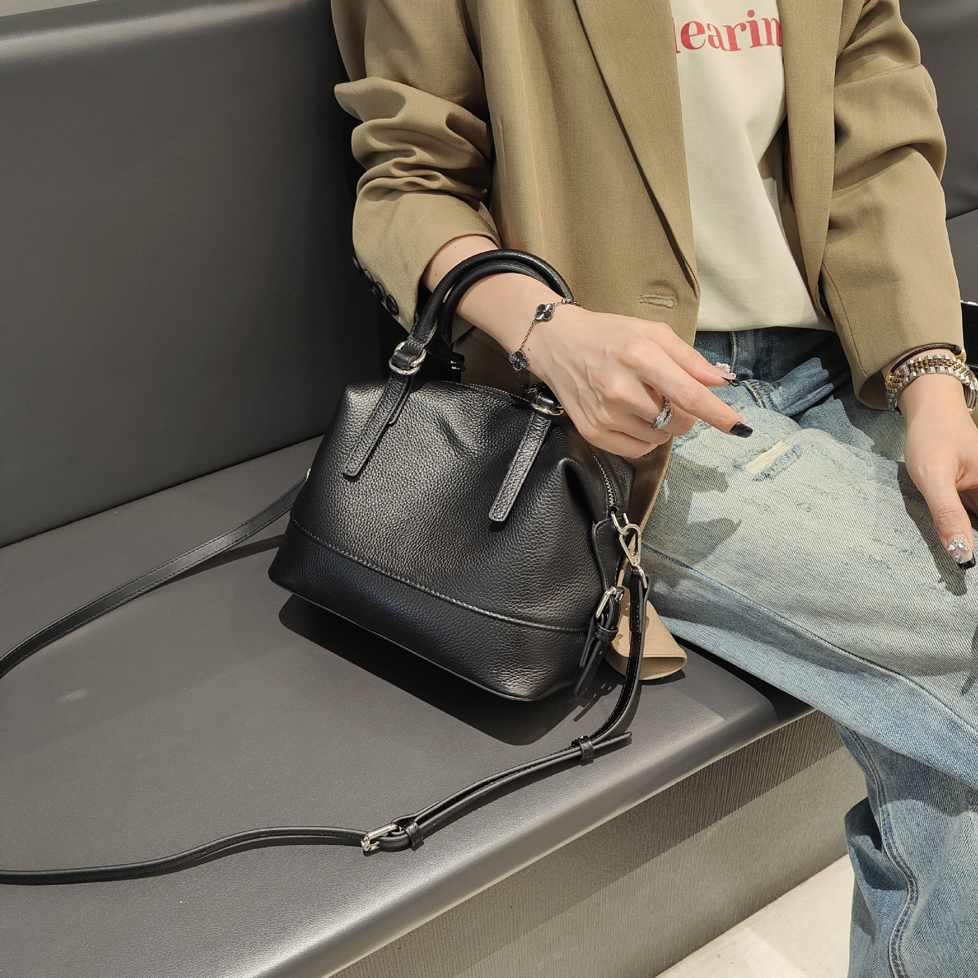 シンプルながらも高級感が牛革ボストンバッグ|5色