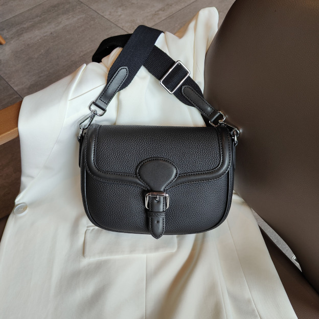 高品質な牛革クロスボディバッグ|精巧で可愛らしいサドルバッグ