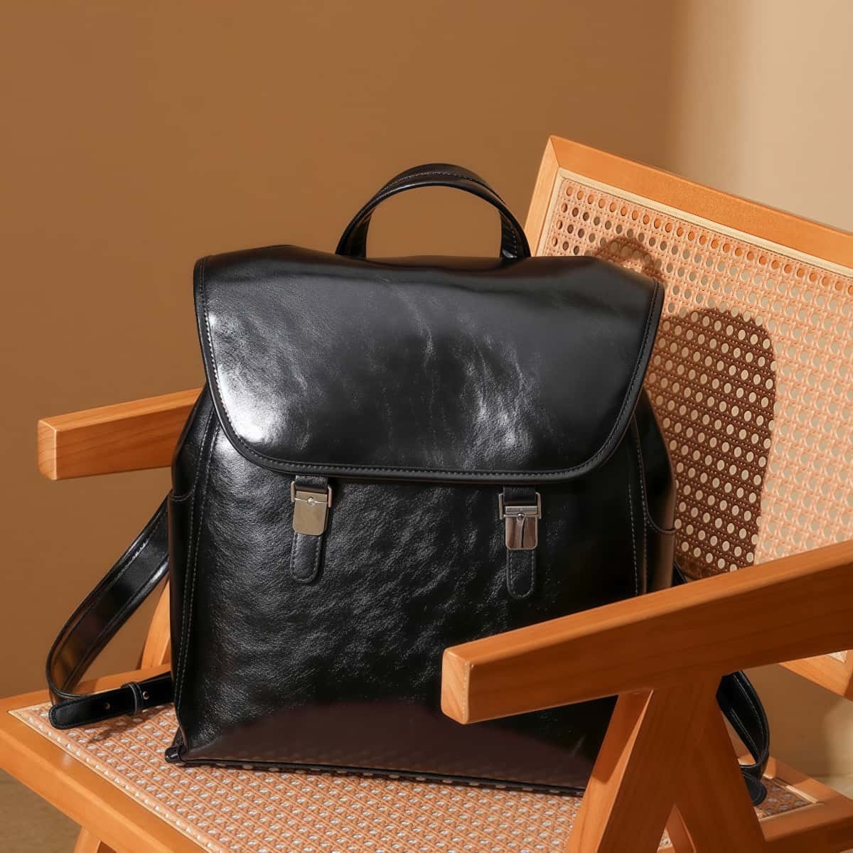 英国調の雰囲気の本革リュック|レトロモダンなスクエアリュック