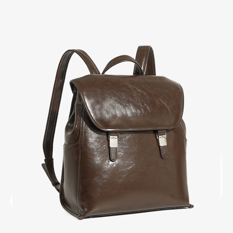 英国調の雰囲気の本革リュック|レトロモダンなスクエアリュック