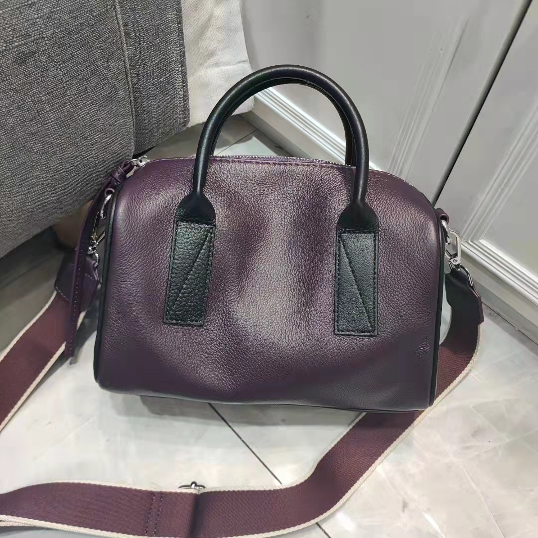 厳選された牛革ボストンバッグ