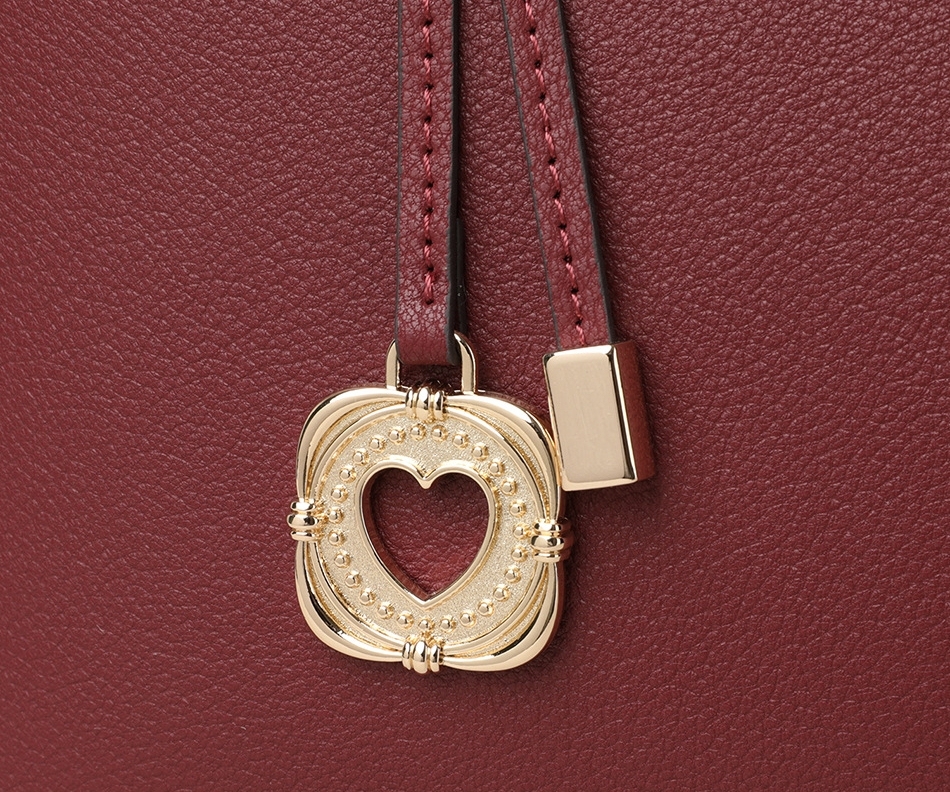 贅沢で高級感牛革トートバッグ