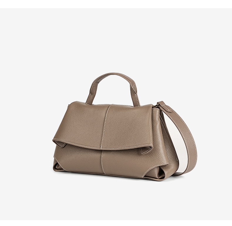 上質レザーの斜め掛けバッグ