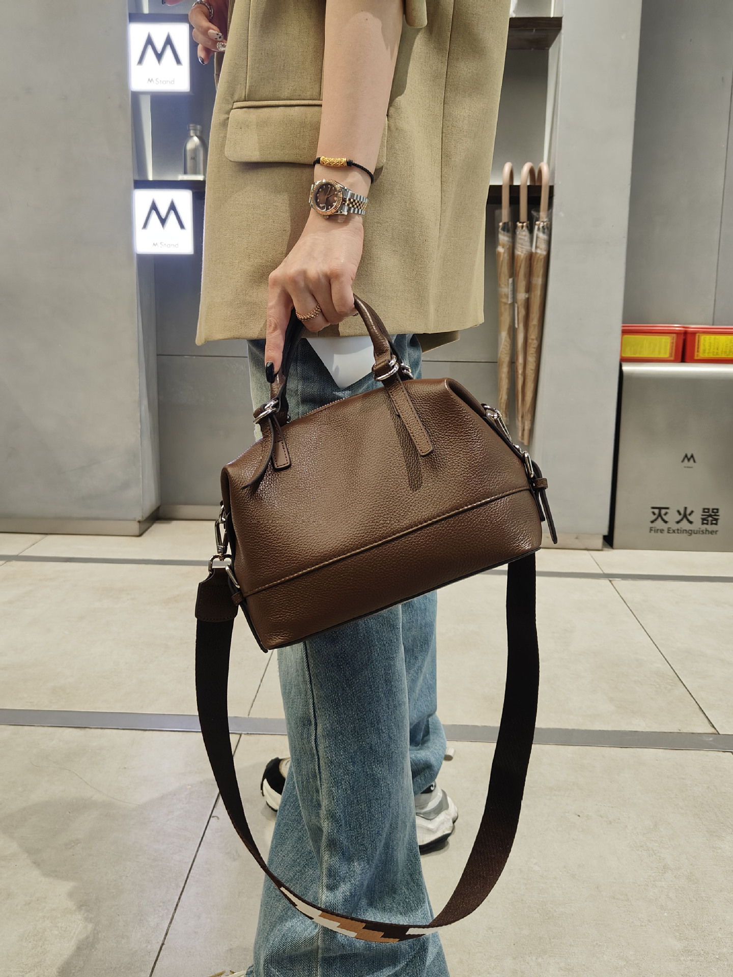 シンプルながらも高級感が牛革ボストンバッグ|5色