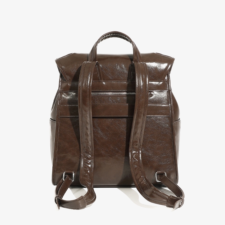 英国調の雰囲気の本革リュック|レトロモダンなスクエアリュック