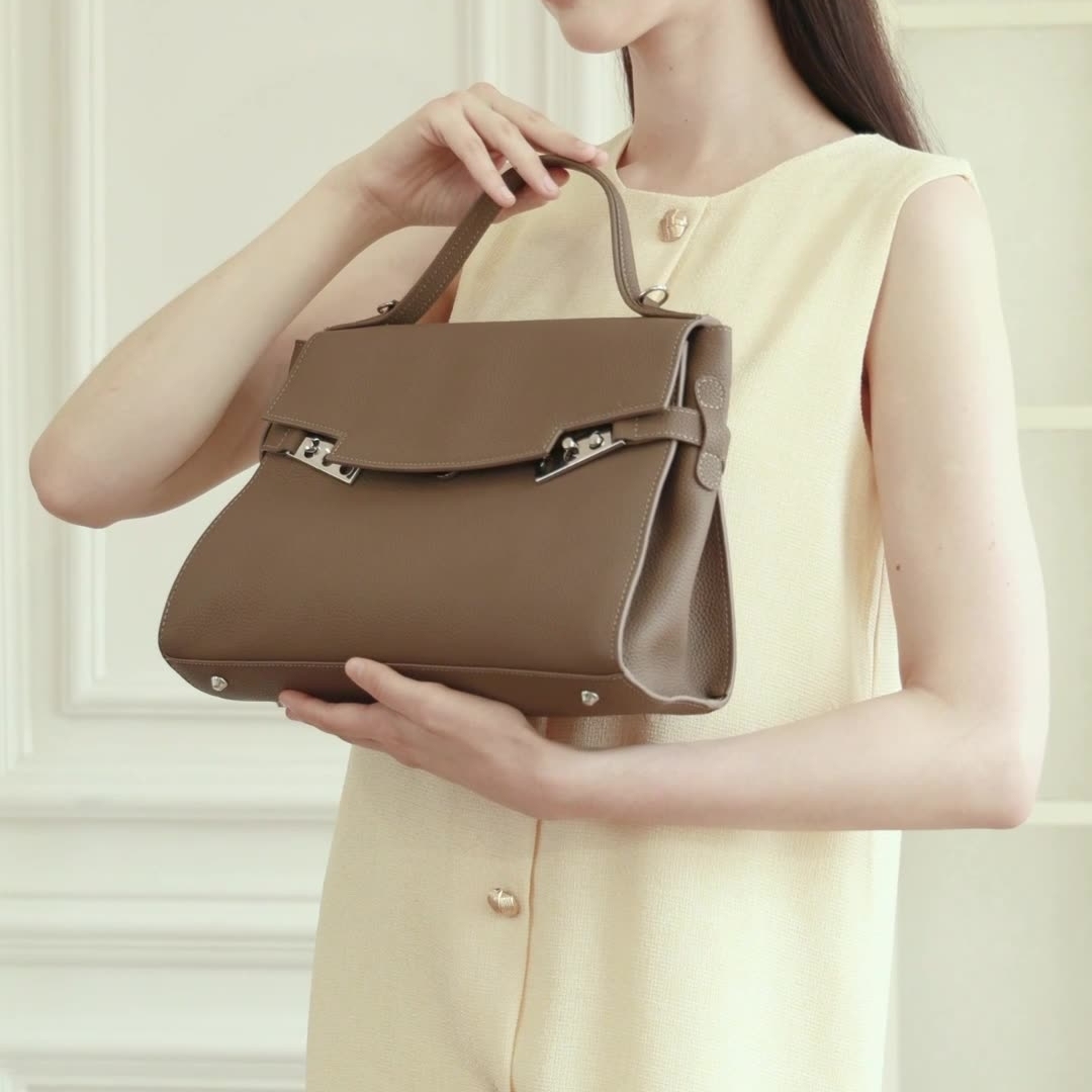 上質なシボ革トートバッグ