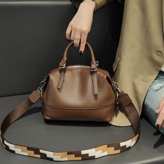 シンプルながらも高級感が牛革ボストンバッグ|5色