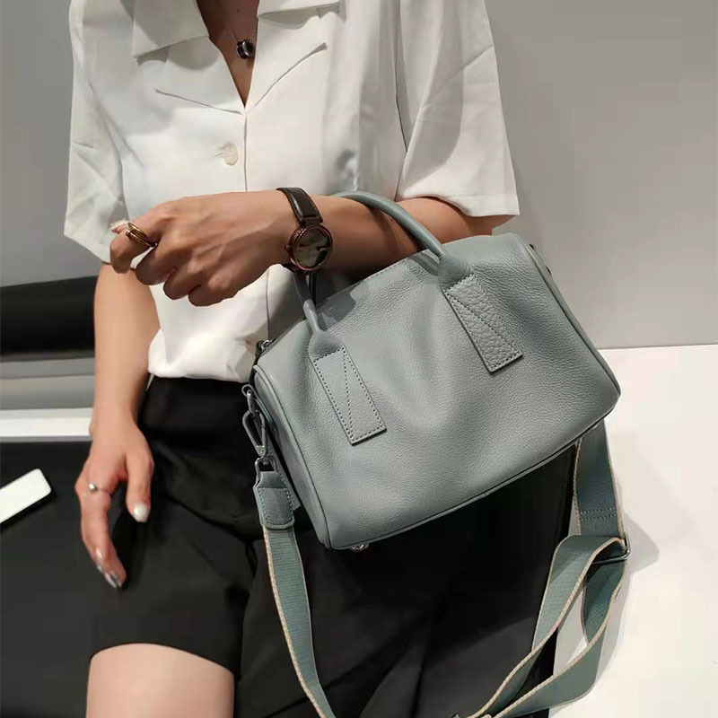 厳選された牛革ボストンバッグ