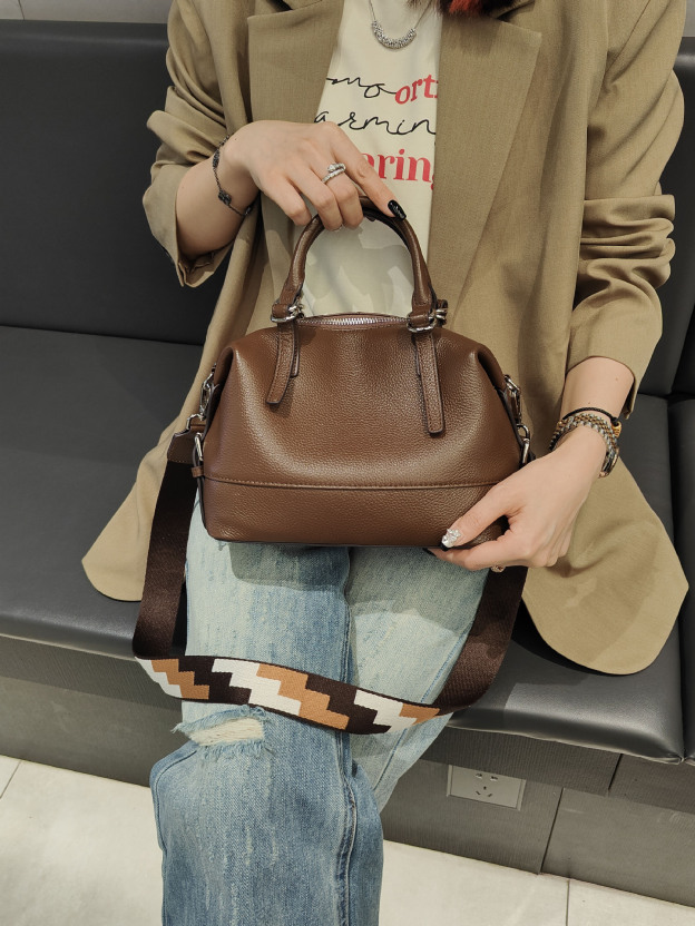 シンプルながらも高級感が牛革ボストンバッグ|5色