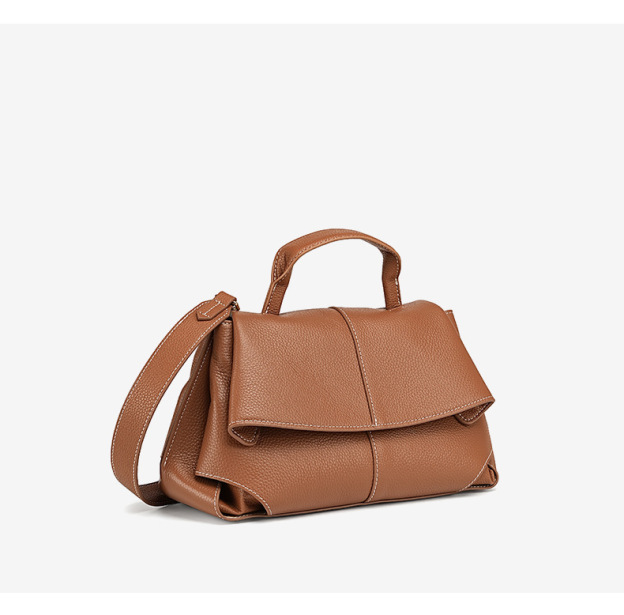 上質レザーの斜め掛けバッグ