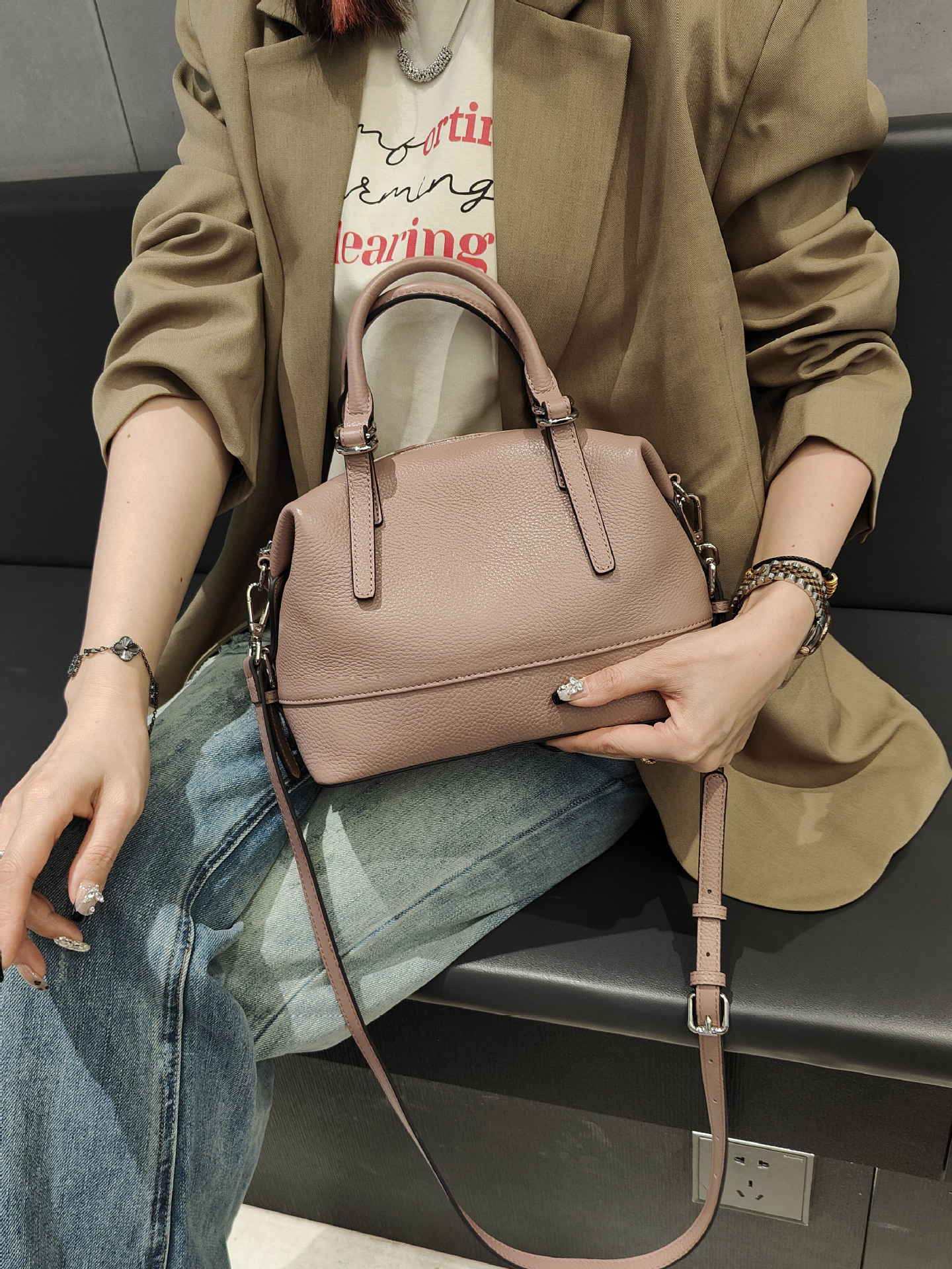 シンプルながらも高級感が牛革ボストンバッグ|5色