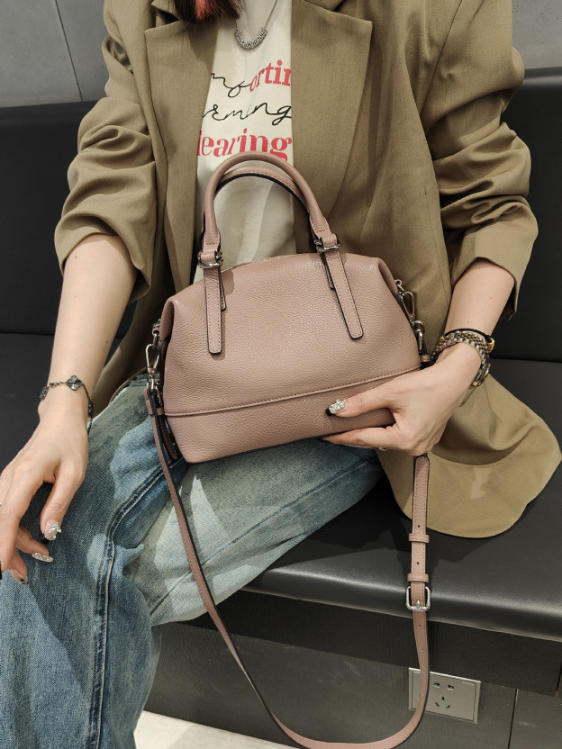 シンプルながらも高級感が牛革ボストンバッグ|5色