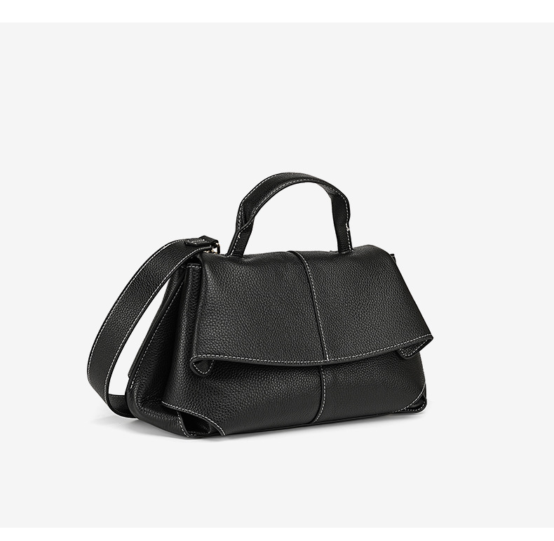 上質レザーの斜め掛けバッグ