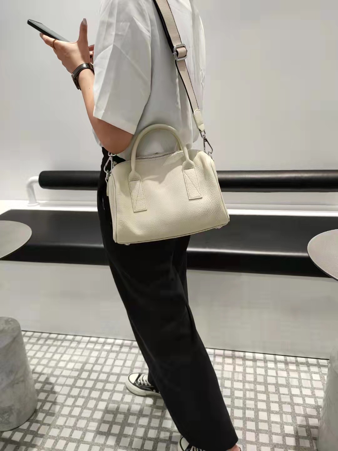 厳選された牛革ボストンバッグ