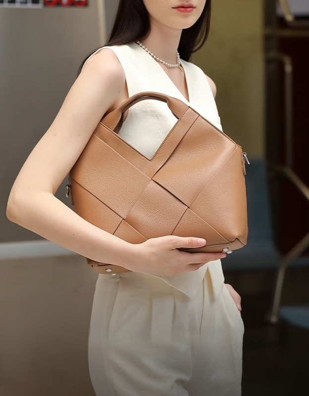 本革手編み斜め掛けショルダーバッグ