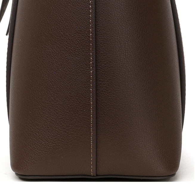 通勤に最適大容量牛革トートバッグ 