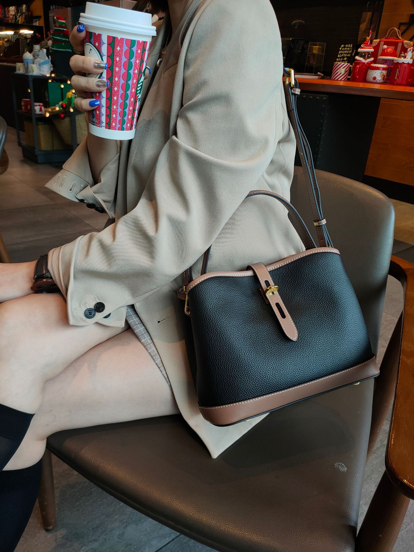 贅沢で高級感が本革ショルダーバッグ