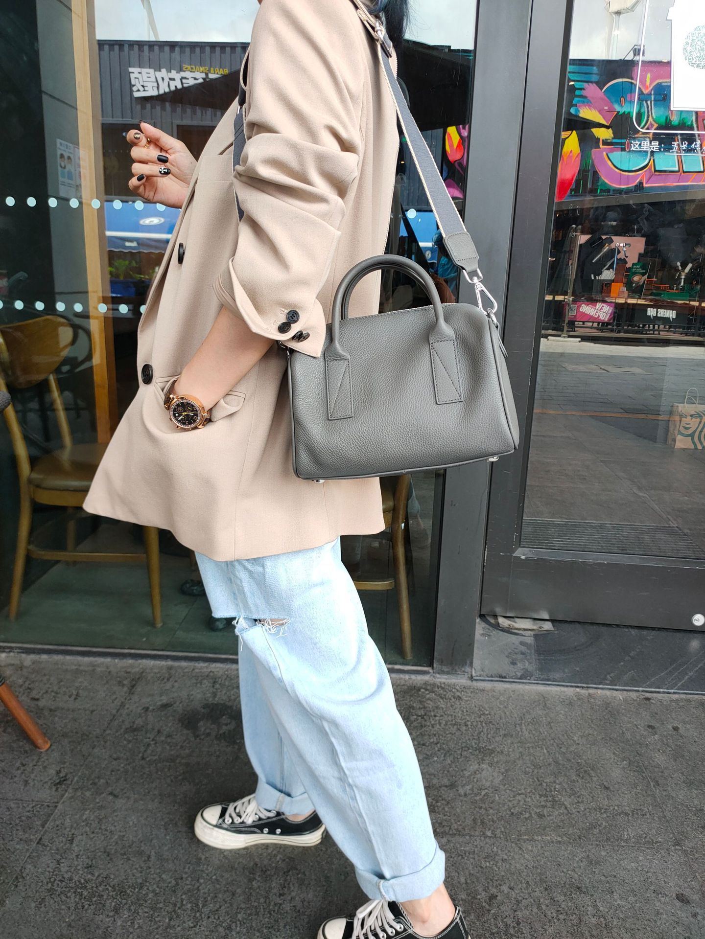 厳選された牛革ボストンバッグ