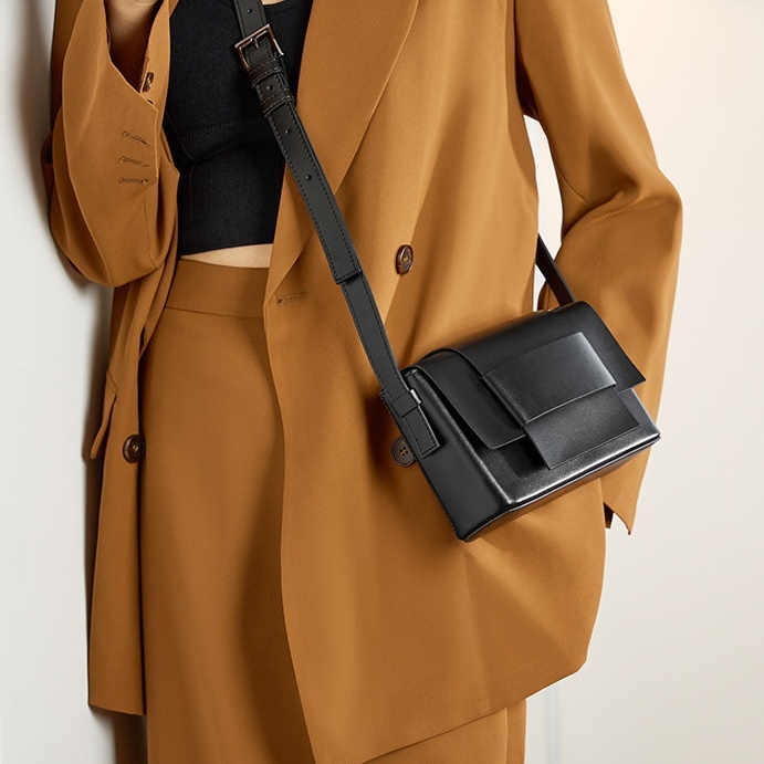 フラップ式 ミニショルダーバッグ |本革斜めがけバッグ