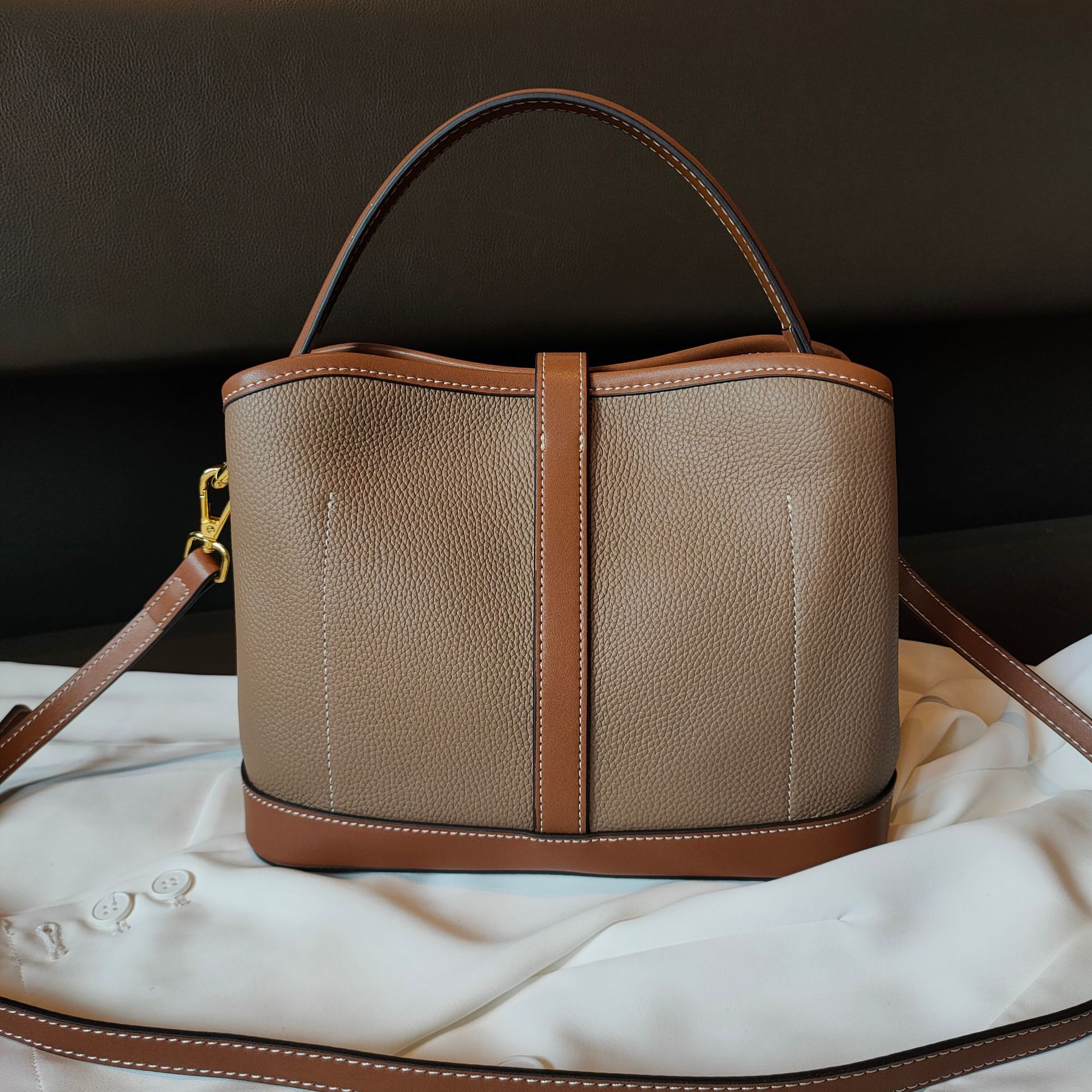 贅沢で高級感が本革ショルダーバッグ – MIOCHIC