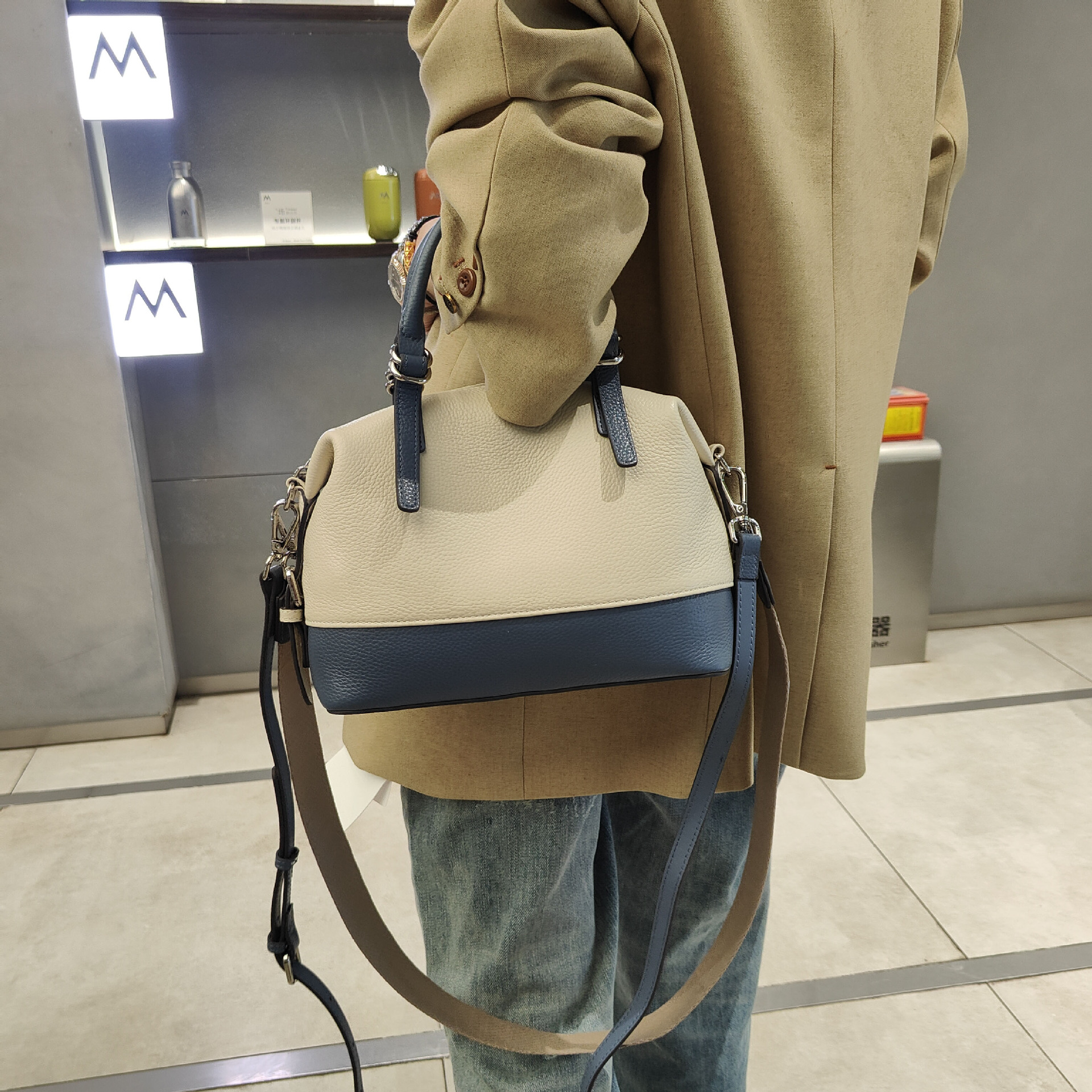 シンプルながらも高級感が牛革ボストンバッグ|5色