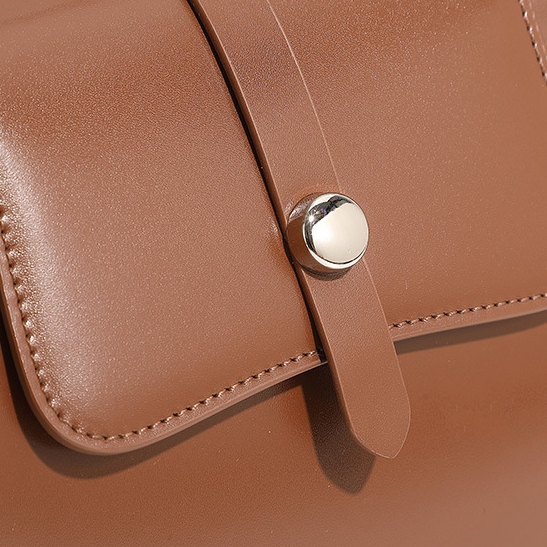 光沢感の肩掛けバッグ|牛革ショルダーバッグ