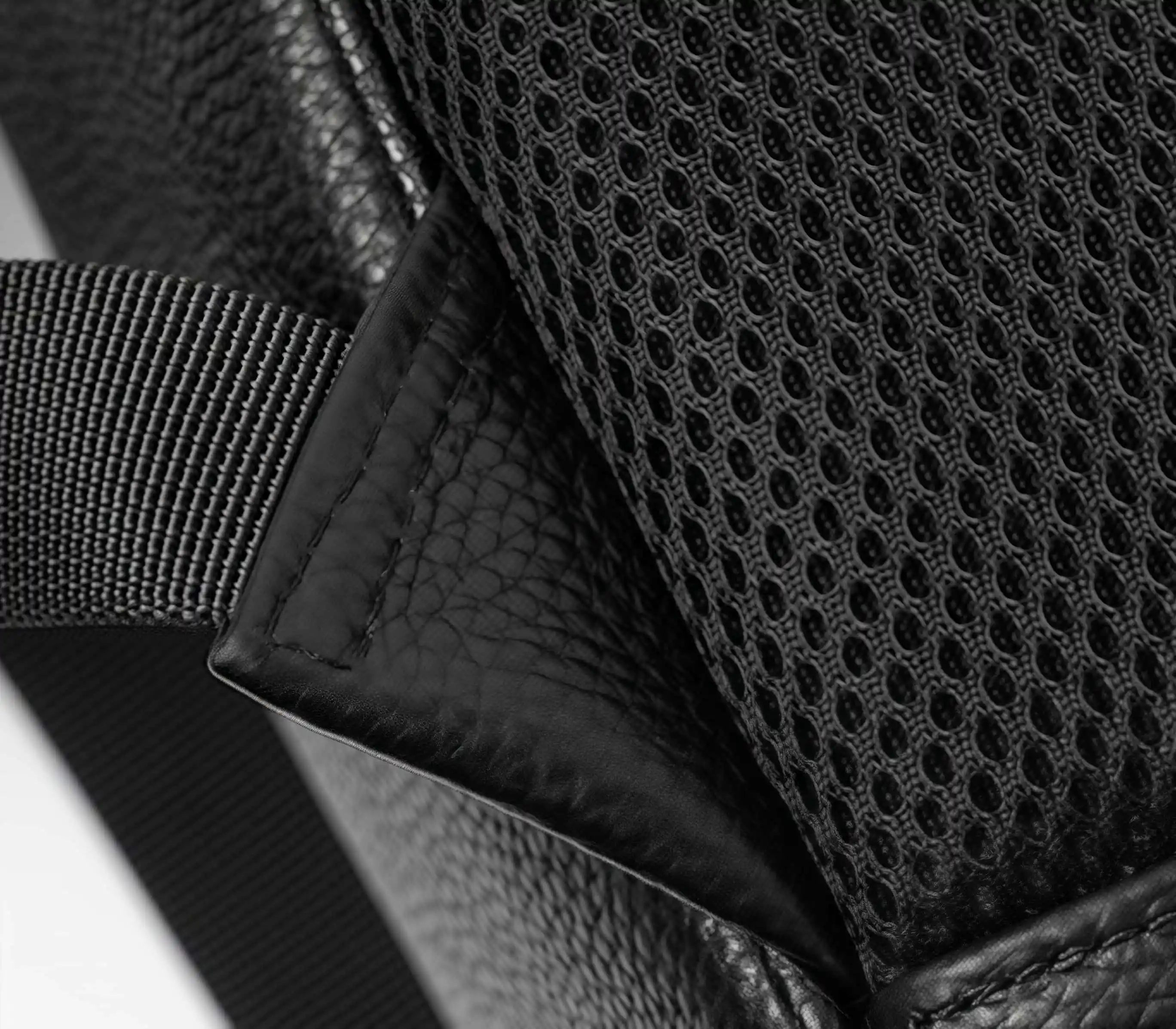 【ヴィンテージ風 】牛革バックパック 15.6 インチ PC 収納可｜大容量設計・通勤・旅行対応|