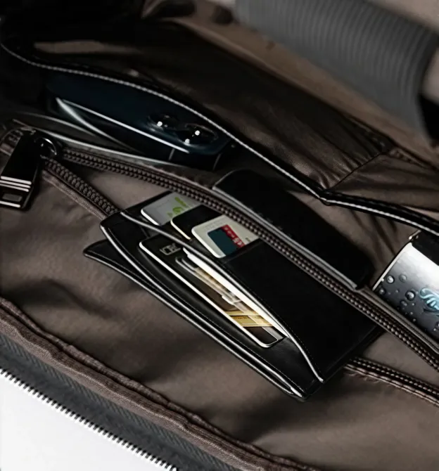 【ヴィンテージ風 】牛革バックパック 15.6 インチ PC 収納可｜大容量設計・通勤・旅行対応|