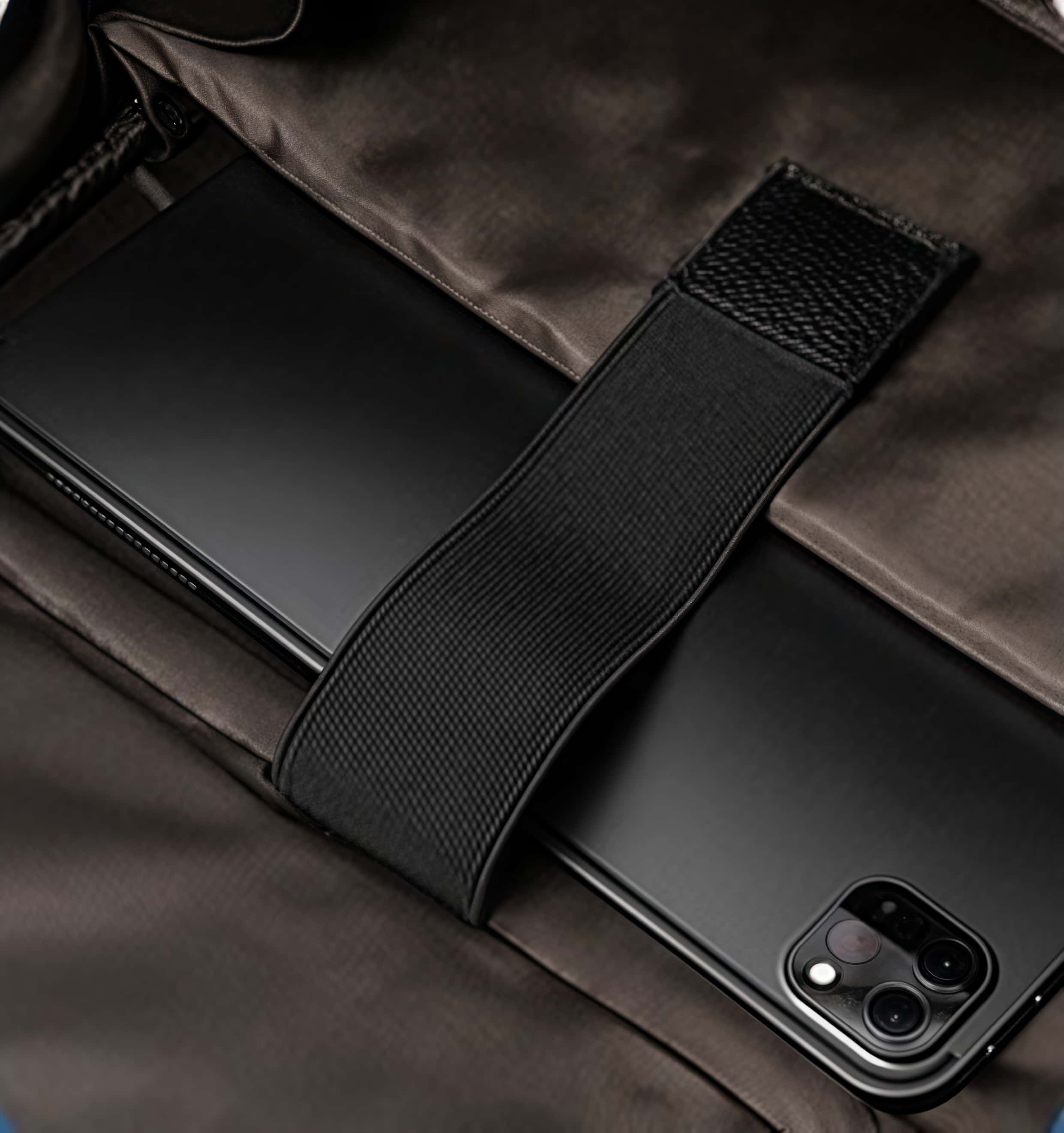 【ヴィンテージ風 】牛革バックパック 15.6 インチ PC 収納可｜大容量設計・通勤・旅行対応|