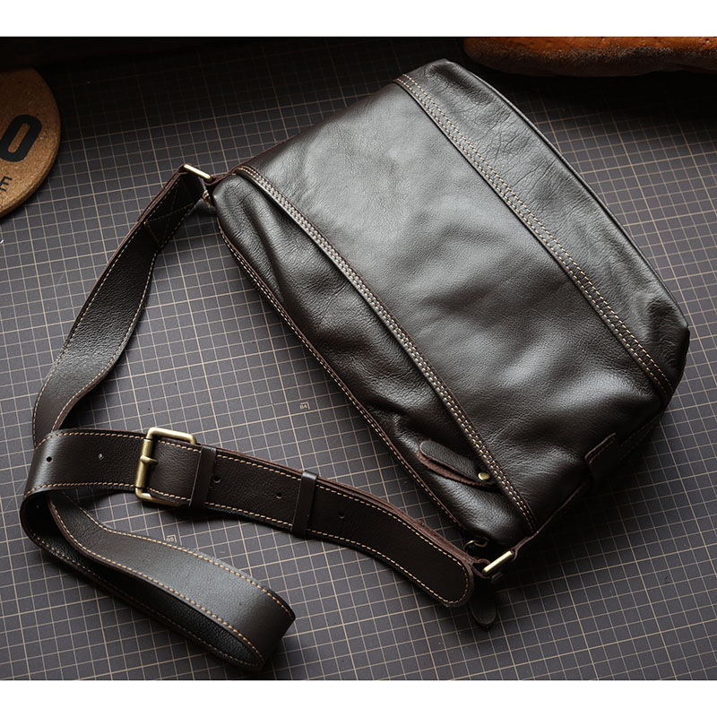 阿美咔叽复古男士包包日系真皮单肩斜挎包软牛皮通勤休闲邮差背包XK3018225HD